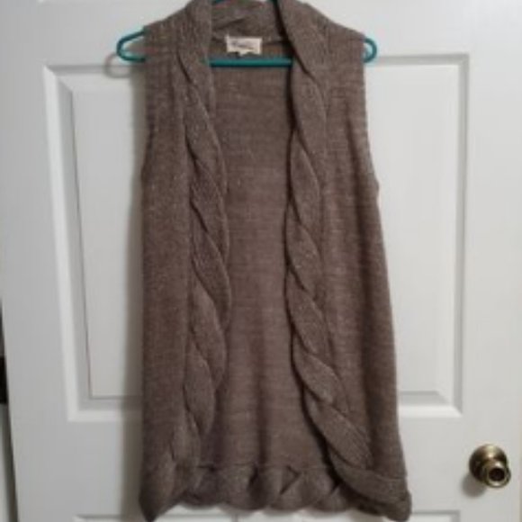 Its Fall, y'all!! Sweater weather is here. Shop now. - Picture 14 of 16